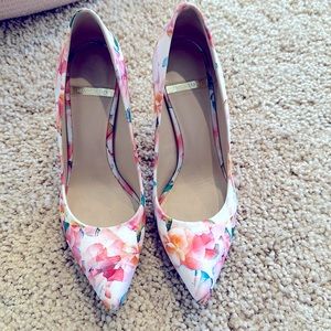 Pink flower pattern satin pointy toe heels.